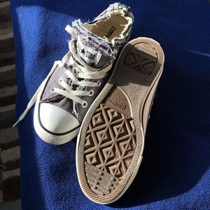 Great condition low top converse